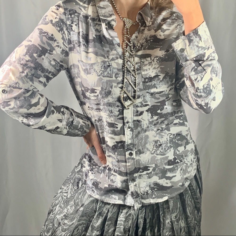 Stylish Gray Camouflage Women's Top